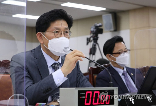 질의에 답변하는 노형욱 국토교통부 장관. 연합뉴스